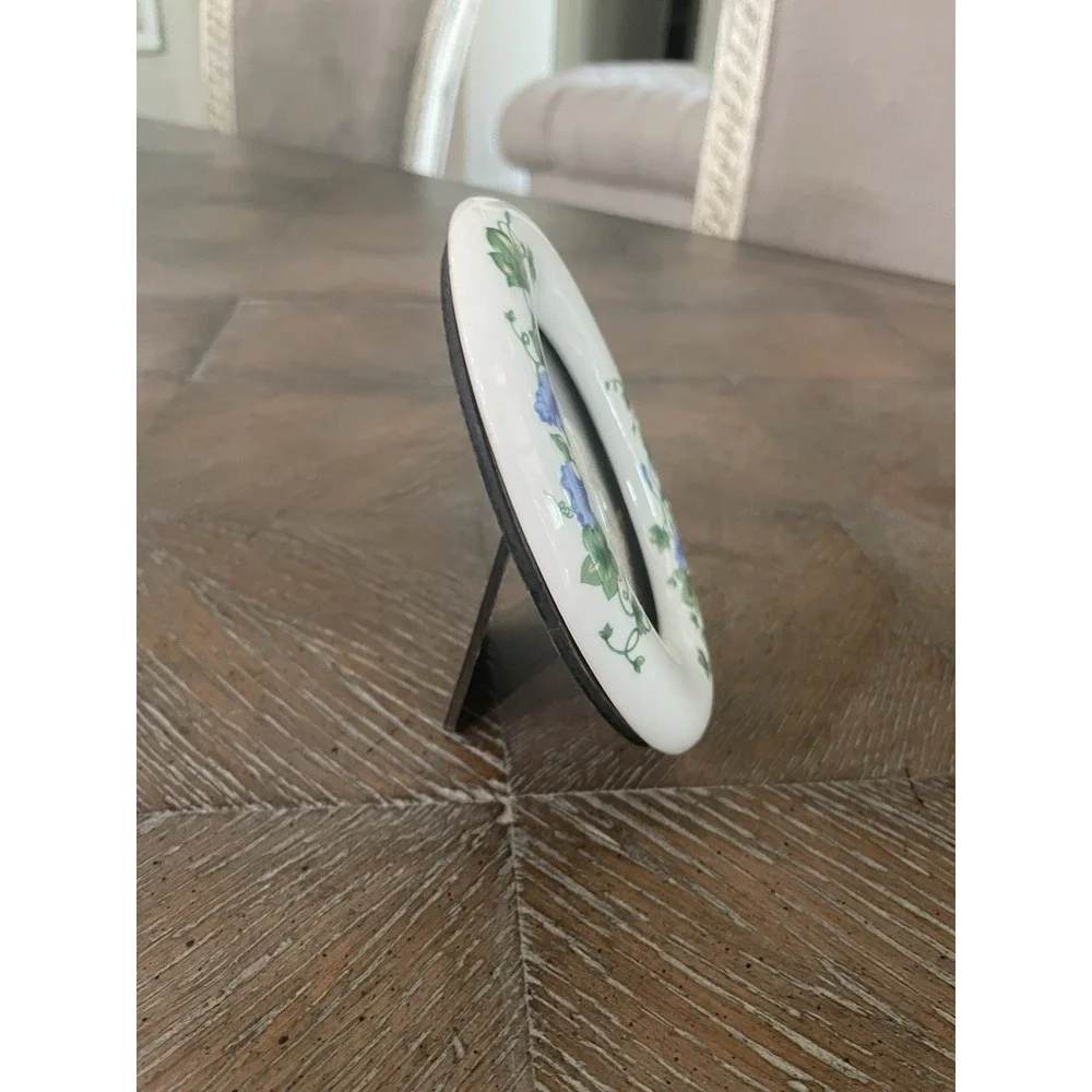 Vtg Ceramic Blue Flowers Oval Photo Picture Frame 2.5x3.5 Cottage Core Easel